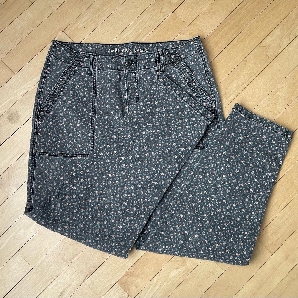 AMERICAN EAGLE 🦅 stretch floral pattern grey jeans